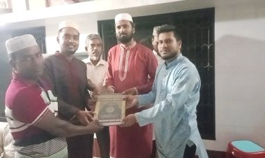 শান্তি নিবিড় পাঠাগারের উদ্যোগে বিনামূল কোরআন বিতরণ