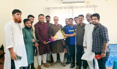 বিজিএমইএ সভাপতি নির্বাচিত হওয়ায় মাহমুদ হাসান খান বাবুকে জীবননগর সাংবাদিক সমিতির পক্ষ থেকে ফুলেল শুভেচ্ছা