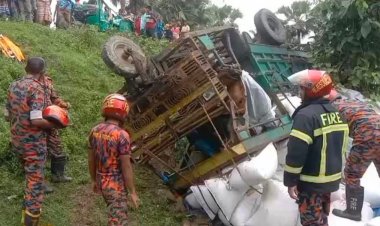 নওগাঁর সড়ক দুর্ঘটনায় নিহত-২ আহত-৩