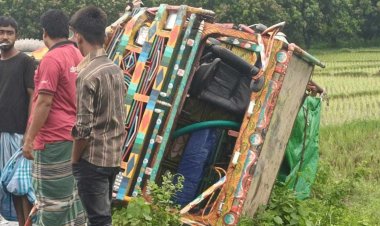 পত্নীতলায় পিকআপ ও ভুটভুটির মুখোমুখি সংঘর্ষে পিকআপ চালক নিহত