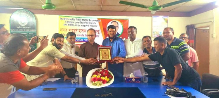 দর্শনা প্রেসক্লাবে নবনির্বাচিত বিজিএমইএ এর সভাপতিকে সংবর্ধনা প্রদান