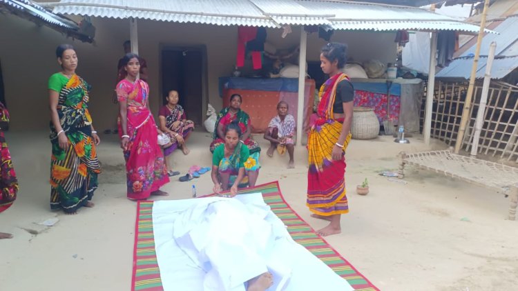 গোমস্তাপুরে পানিতে ডুবে আদিবাসী নারীর মৃত্যু