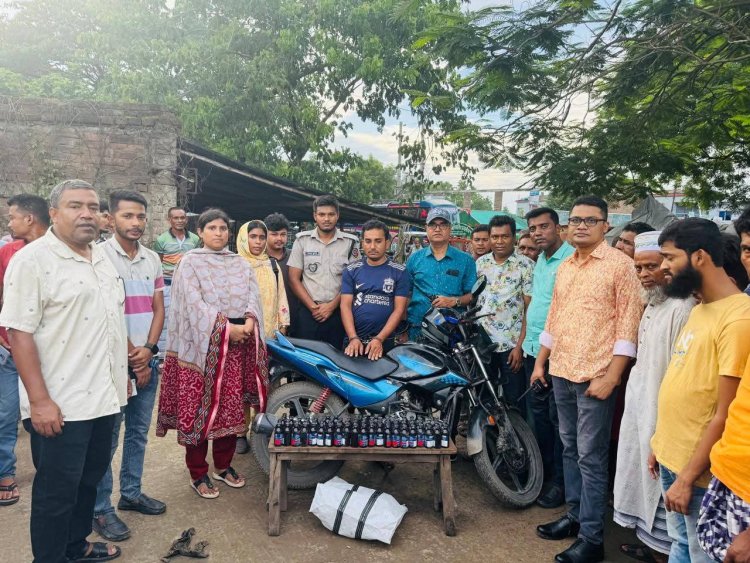মোটরসাইকেলে ফেন্সিডিল ও ইয়াবা পাচারকালে মাদক কারবারী গ্রেফতার