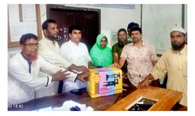 সাপাহারে ক্রীড়া সামগ্রী ও সেলাই মেশিন বিতরন