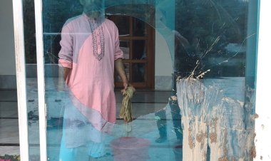 চাঁপাইনবাবগঞ্জে জেলা মডেল মসজিদে ভাঙচুর-আটক ১