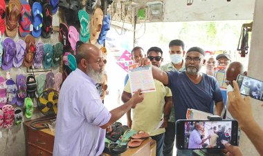 নিয়ামতপুরে ৩১ দফা বাস্তবায়নের লক্ষ্যে বিএনপির লিফলেট বিতরণ