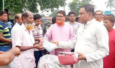 গোমস্তাপুরে কাঁদা পানি উপেক্ষা করে বিএনপির উদ্যোগে ৩১ দফা বাস্তবায়নের লক্ষে লিফলেট বিতরণ