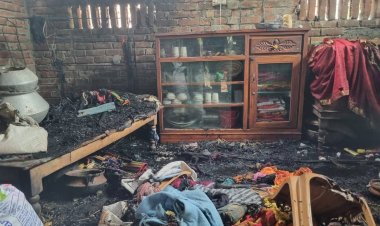 শিবগঞ্জে অগ্নিকাণ্ডে বিধবা নারীর ঘরবাড়ি পুড়লো