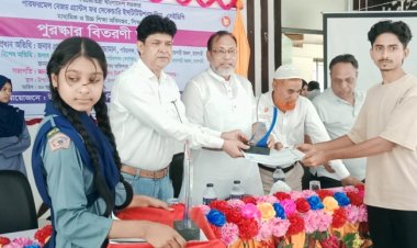 নাচোলে কৃতি শিক্ষার্থীদের মাঝে পুরস্কার বিতরণ 