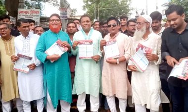 গোমস্তাপুরে বিএনপির উদ্যোগে ৩১ দফা বাস্তবায়নের লক্ষে লিফলেট বিতরণ ও পথসভা