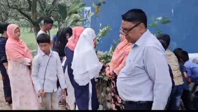 সাপাহারে বৃক্ষরোপন বিতরন কর্মসূচি অনুষ্ঠিত