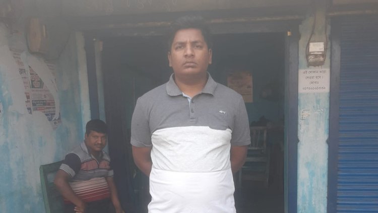 চাঁপাইনবাবগঞ্জে কাস্টমারের মোবাইলের ব্যক্তিগত ছবি নিয়ে ব্ল্যাকমেইল-মেকার আটক