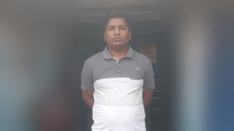 চাঁপাইনবাবগঞ্জে কাস্টমারের মোবাইলের ব্যক্তিগত ছবি নিয়ে ব্ল্যাকমেইল-মেকার আটক