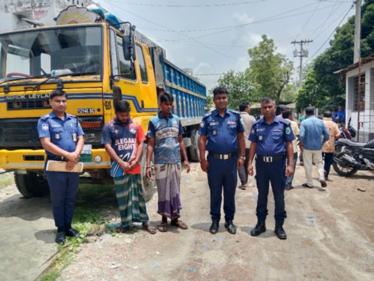 নওগাঁয় চুরি হওয়া ট্রাক ঢাকায় চোরসহ ট্রাক উদ্ধার