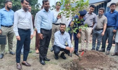 নাচোলে দিনব্যাপী বিভিন্ন প্রতিষ্ঠান পরিদর্শন করেন জেলা প্রশাসক