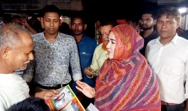 চাঁপাইনবাবগঞ্জ-২ আসনে বিএনপির মনোনয়ন প্রত্যাশী শুচি ৩১ দফার লিফলেট বিতরণ