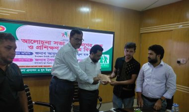 দুমকীতে যুব ঋণের চেক বিতরণ