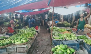 নাসিরনগরে সবজির বাজার অনিয়ন্ত্রিত-ভোগান্তিতে ক্রেতাগণ
