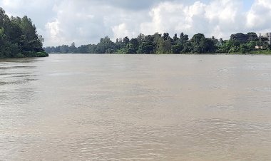 নওগাঁয় বিপৎসীমার ওপরে আত্রাই নদীর পানি