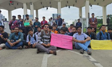 তিন দফা দাবিতে পবিপ্রবি শিক্ষার্থীদের মহাসড়ক অবরোধ