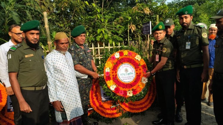 বৈষম্যবিরোধী ছাত্র আন্দোলনের শহীদদের স্মরণে বরিশালে আনসার বাহিনীর শ্রদ্ধা নিবেদন