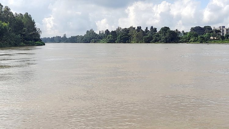নওগাঁয় বিপৎসীমার ওপরে আত্রাই নদীর পানি
