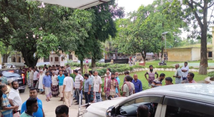 নাচোলে হাজার দিঘি বিলে বাঁধ নির্মাণকে কেন্দ্র করে সংঘর্ষের আশংকা