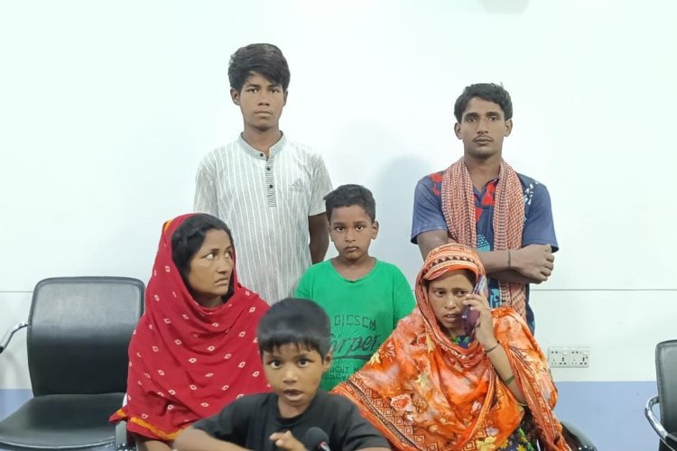 চাঁপাইনবাবগঞ্জে নারী ও শিশুসহ ছয় ভারতীয় আটক