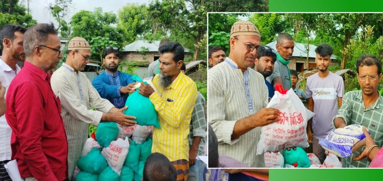 বাঘায় শতাধিক পানিবন্দী পরিবারের মাঝে খাদ্য সামগ্রী বিতরণ