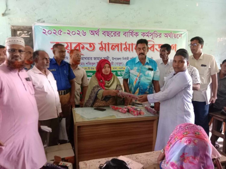 নওগাঁর মান্দায় দুঃস্থ নারী-কৃষক ও শিক্ষার্থীদের মাঝে উপকারভোগী সামগ্রী বিতরণ