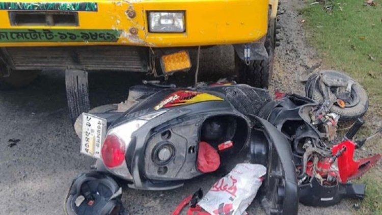 চাঁপাইনবাবগঞ্জে ট্রাকের ধাক্কায় দুইজন আহত