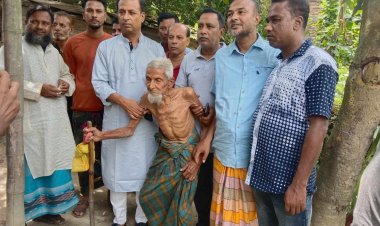 নওগাঁয় ১৩০ বছর বয়সী বৃদ্ধর পাশে কেন্দ্রীয় বিএনপি নেতা মতীন