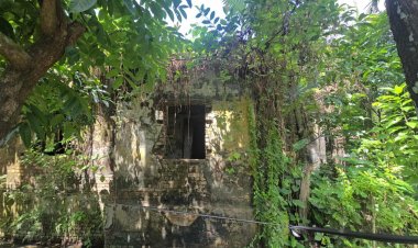 দুমকীতে অবহেলায় ধ্বংসের পথে সরকারি কমিউনিটি সেন্টার