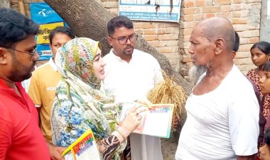 গোমস্তাপুরে ৩১ দফার লিফলেট বিতরণ ও পথসভা করলেন বিএনপির নেত্রী