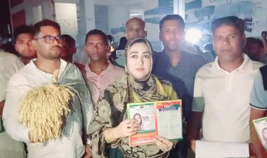 চাঁপাইনবাবগঞ্জ-২ আসনে মনোনয়ন প্রত্যাশী শুচি ৩১ দফার লিফলেট বিতরণ ও পথসভা