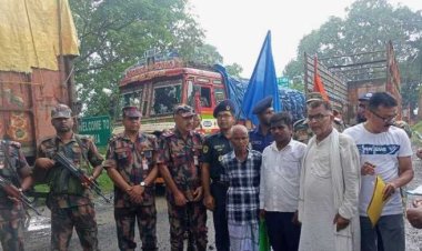 চাঁপাইনবাবগঞ্জে কারামুক্তির পর ভারতীয় নাগরিক রামদেব মাহাতোকে হস্তান্তর