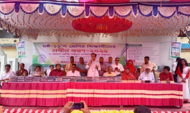 নওগাঁয় নবীন বরণ ও পাঠদান কার্যক্রমের উদ্বোধন
