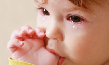 শিশুর চোখ দিয়ে পানি পড়ছে? কারণ ও প্রতিকার