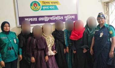 খুলনায় আবাসিক হোটেলে অসামাজিক কর্মকাণ্ডে ৯ তরুণ-তরুণী আটক