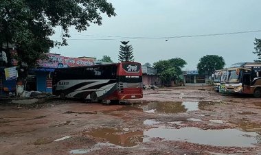 চাঁপাইনবাবগঞ্জ,ঢাকা ও রাজশাহী রুটে বাস চলাচল বন্ধ ঘোষণা