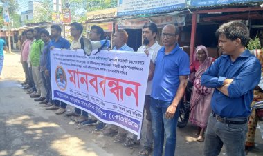 সাংবাদিক নির্যাতন ও হেনেস্তার প্রতিবাদে কুড়িগ্রামে সাংবাদিকদের মানববন্ধন