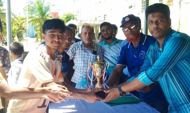 সৃজনী বিদ্যানিকেতন দলকে ৩-০ গোলে হারিয়ে চ্যাম্পিয়ন দুমকি একে মডেল মাধ্যমিক বিদ্যালয়