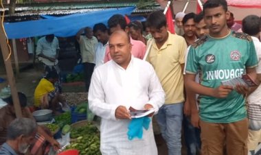 চাঁপাইনবাবগঞ্জ-২ আসনে বিএনপির মনোনয়ন প্রত্যাশী তুহিনের লিফলেট বিতরণ