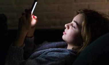 ঘুমানোর আগে ফোন ব্যবহার শরীরের জন্য কতটা বিপজ্জনক?