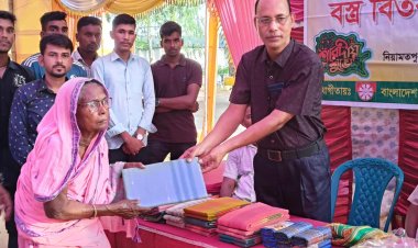 নিয়ামতপুরে দূর্গাপূজা উপলক্ষ্যে অসহায় মানুষের মাঝে বস্ত্র বিতরণ