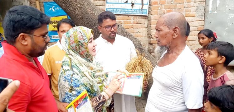 গোমস্তাপুরে ৩১ দফার লিফলেট বিতরণ ও পথসভা করলেন বিএনপির নেত্রী 