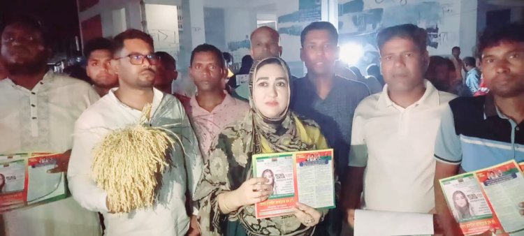 চাঁপাইনবাবগঞ্জ-২ আসনে মনোনয়ন প্রত্যাশী শুচি ৩১ দফার লিফলেট বিতরণ ও পথসভা