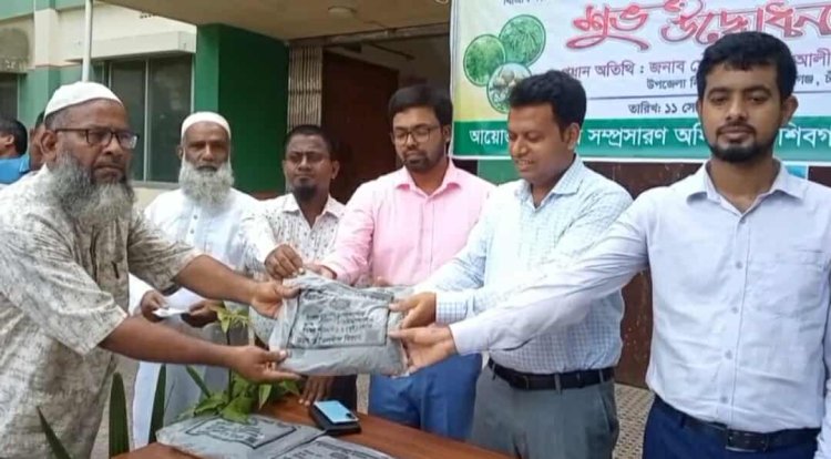 শিবগঞ্জে কৃষকদের মাঝে বীজ ও সার বিতরণ