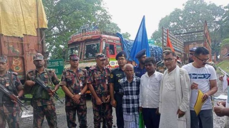 চাঁপাইনবাবগঞ্জে কারামুক্তির পর ভারতীয় নাগরিক রামদেব মাহাতোকে হস্তান্তর