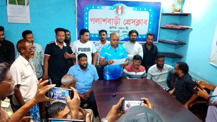 পলাশবাড়ীতে শ্রমিকদল নেতার সংবাদ সম্মেলন